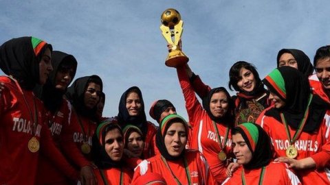 FIFA: 100 futbolcu Afganistan'dan tahliye edildi