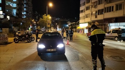 Bursa'da 300 polisin katılımıyla asayiş uygulaması yapıldı