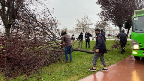 İstanbul’da fırtına saat 17.00’ye kadar etkili olacak