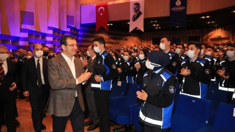 İmamoğlu yeni çalışma arkadaşlarına seslendi: "Bir kişinin değil, Türkiye Cumhuriyeti’nin memurusunuz"