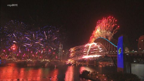 Avustralya, 2022’yi havai fişek gösterisiyle karşıladı