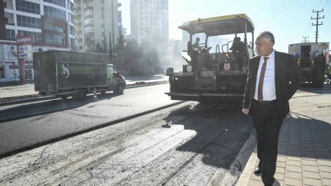 Adana Büyükşehir Belediyesi, trafiğin sıkıştığı 26 noktada çalışma yapıyor