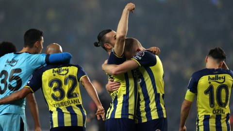 Fenerbahçe evinde farklı kazandı: 4-0