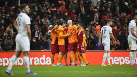  Galatasaray - Kasımpaşa maçında 'yönetim istifa' sesleri