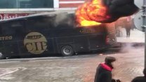 Esenyurt’ta alev alev yanan otobüs küle döndü
