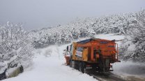 Kartal Belediyesi karla mücadele çalışmalarına 7/24 devam ediyor