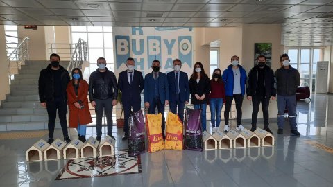 Balıkesir Üniversitesi öğrencilerinden hayvan bakımevine destek