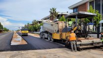 Döşemealtı Belediyesi Altınkale Mahallesi’nde sıcak asfalt çalışmalarını sürdürüyor