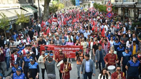 Beşiktaş’ta 19 Mayıs kutlamaları İlk Adım Yürüyüşü ile başladı
