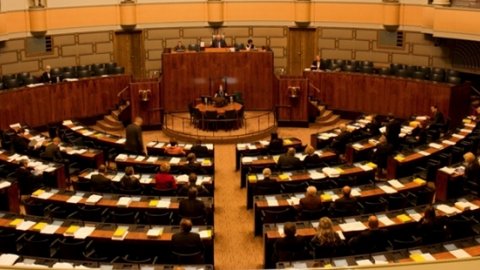 Finlandiya Parlamentosu, NATO'ya katılım başvurusunu onayladı