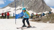 Hakkari'de mayıs ayında kayak yarışması