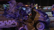 Ağaca çarparak parçalanan otomobilin sürücüsü astsubay hayatını kaybetti