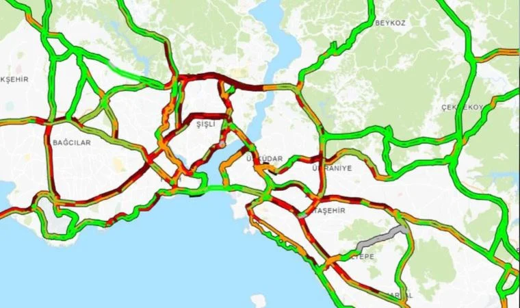 Şiddetli yağmur beklenen İstanbul'da trafik kilitlendi
