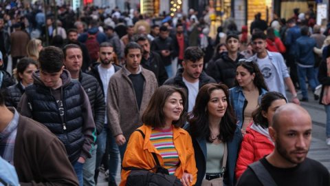 Türkiye'de genç işsizliği: Her iki genç kadından biri işsiz