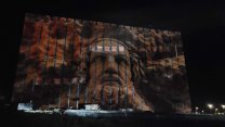 Müze duvarında Troya efsanesi gösterimi