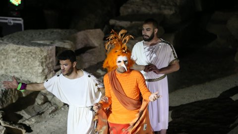 Konuralp Antik Tiyatrosu'nda 2 bin yıl sonra ilk kez oyun sahnelendi