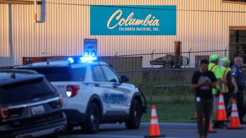 ABD'de bir şirketin üretim tesisine giren silahlı saldırgan 3 kişiyi öldürdü