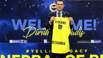 Fenerbahçe Beko'da baş antrenörlüğe getirilen Itoudis için imza töreni düzenlendi