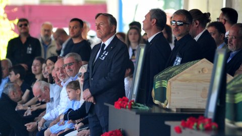 İtalya'da hayatını kaybeden Eczacıbaşı çalışanları için Yalova'da tören düzenlendi