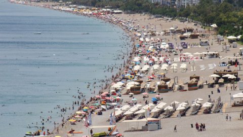Antalya'da sahiller doldu  