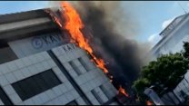Başakşehir'de 4 katlı iş merkezinde yangın