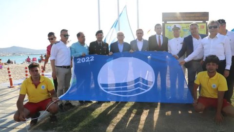 Burhaniye Öğretmenler Mahallesi plajında mavi bayrak töreni