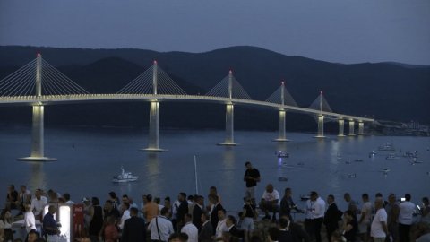 Hırvatistan'daki "tartışmalı" Peljesac Köprüsü açıldı