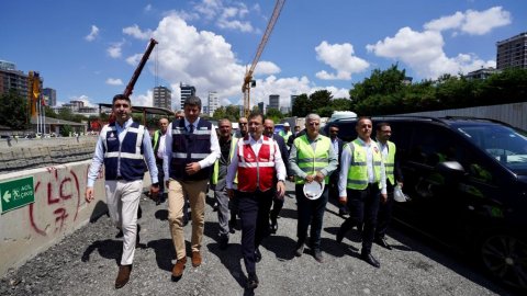 İBB Başkanı İmamoğlu'ndan yapımı süren metrolarla ilgili açıklama: "Yolumuza devam edeceğiz"