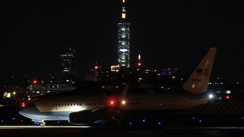 Çin'de siren sesleri: Pelosi'nin uçağı Tayvan'a indi!