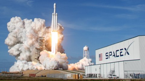 SpaceX’e ait uzay enkazları Avustralya’ya düştü