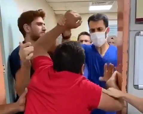 Acil serviste 'maske' uyarısında bulunan doktora saldıran şüpheli serbest