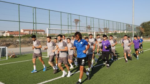 Burhaniye Belediyespor Futbol takımı yeni sezon için top başı yaptı