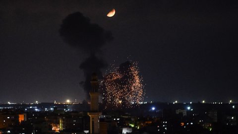 İsrail ordusu: Gazze'den 449 roket atıldı