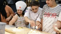 Muratpaşa Belediyesi'nin özel çocukları pasta ve pizza yaptı