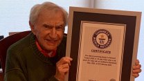 100 yaşındaki doktor Guinness Rekorlar Kitabı'na girdi