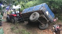 Fındık işçilerini taşıyan traktörün römorku devrildi: 7 yaralı 