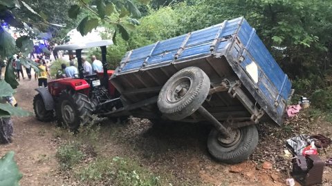 Fındık işçilerini taşıyan traktörün römorku devrildi: 7 yaralı 