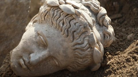 Düzce'de yapılan kazılarda Apollon heykeli bulundu