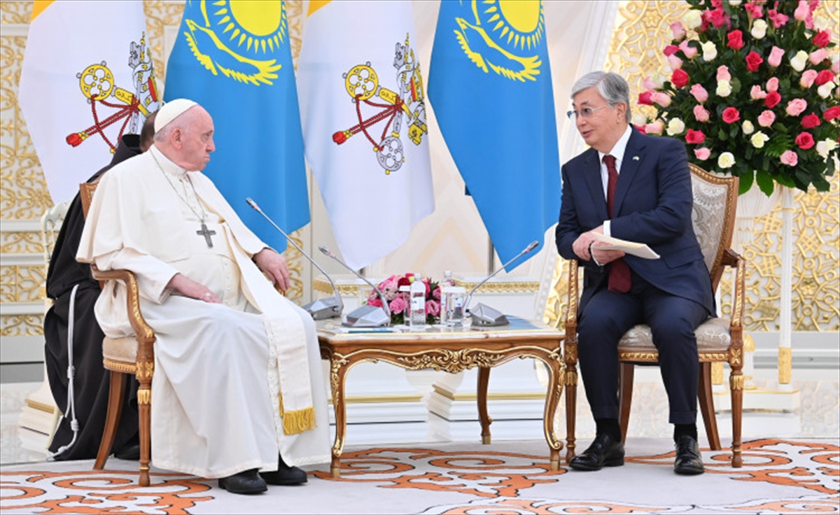 Papa Franciscus, Kazakistan'a ilk resmi ziyaretini gerçekleştiriyor -  Yerelin Gündemi
