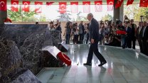Kemal Kılıçdaroğlu, Menderes ve Özal'ın mezarlarını ziyaret etti
