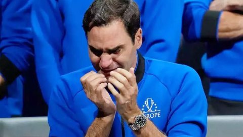 Tenisin efsanesi Federer gözyaşlarıyla veda etti