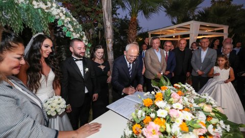 CHP Genel Başkanı Kılıçdaroğlu, İzmir'de nikah şahitliği yaptı