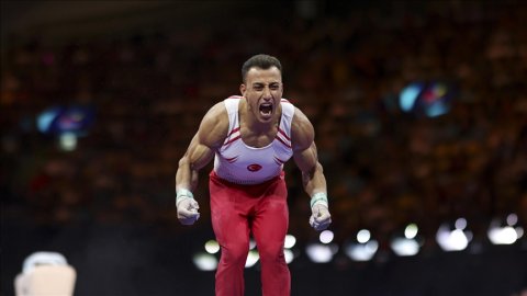 Adem Asil, Artistik Cimnastik Dünya Challenge Kupası'nda altın madalyaya uzandı