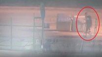 Mersin'de teröristlerin bombayı çöp konteynerine attığı anlar kameralara yansıdı