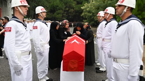 Şehit sözleşmeli er Enes Bıyık için Donanma Komutanlığı'nda tören düzenlendi