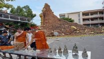 Tayland'da 500 yıllık tapınakta çökme