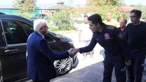 Burhaniye Belediye Başkanı Ali Kemal Deveciler’den itfaiyecilere ziyaret