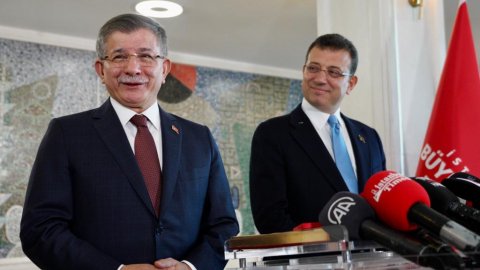 Gelecek Partisi lideri Davutoğlu,  İBB Başkanı İmamoğlu'nu ziyaret etti