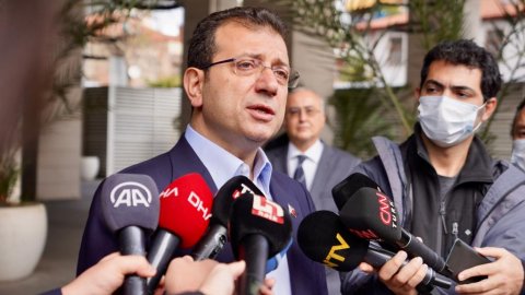 İBB Başkanı İmamoğlu Taksim'de yaralanan vatandaşları ziyaret etti