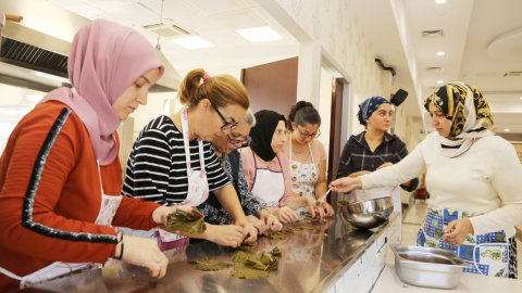 Küçükçekmeceli kadınlar ‘Eşitlik Merkezi’nde üretime katılıyor
